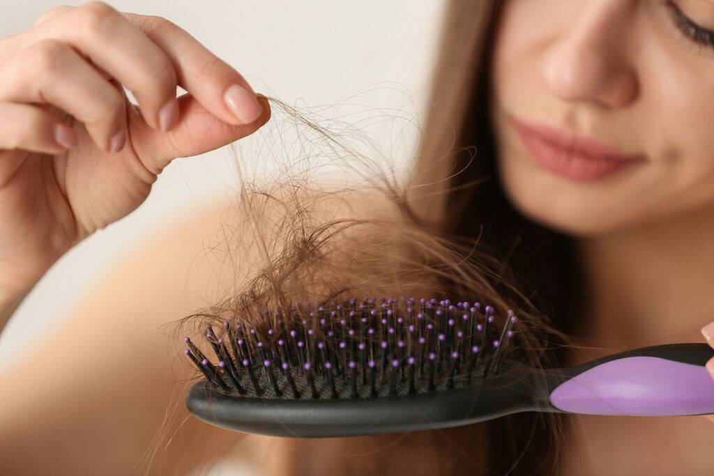 Seu cabelo está caindo mais? Talvez seja hora de olhar para o couro cabeludo